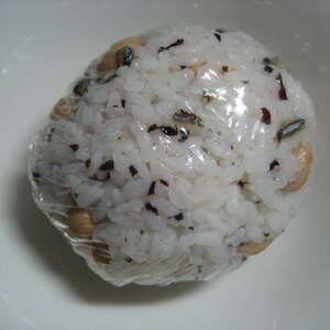 長崎県　「食べるきびなごと大豆とゆかりのおにぎり」